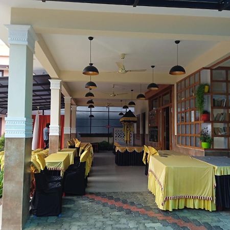 Meghdoot River Resort Коччи Экстерьер фото